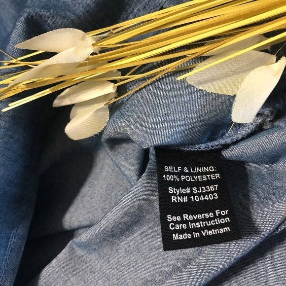 SWEET WANDERER Off-the-Shoulder Chambray Top - Picture 5 of 6